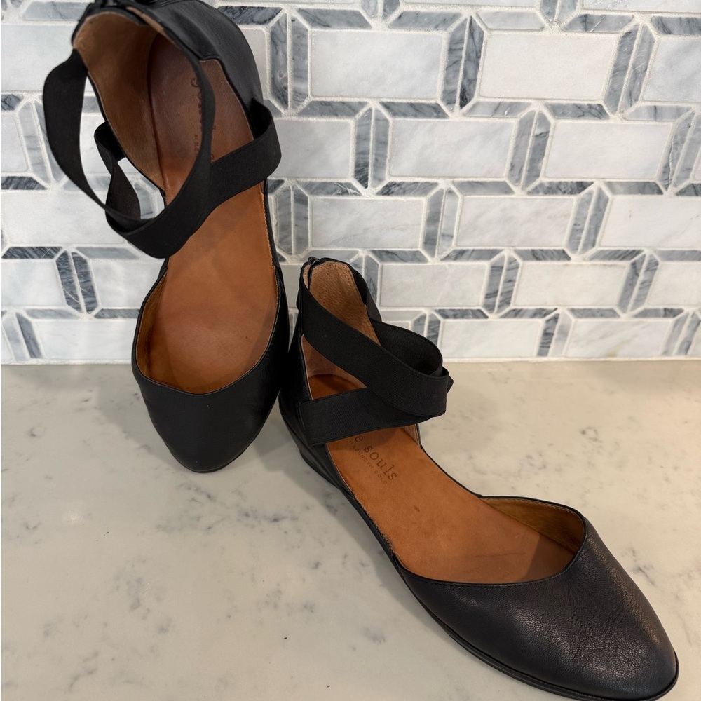 Gentle Souls by Kenneth Cole Noa Black Leather Ankle Strap Flats - Picture 7 of 7